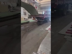 স্টেইনলেস স্টীল প্লেটটি ট্রাকের মধ্যে লোড হচ্ছে